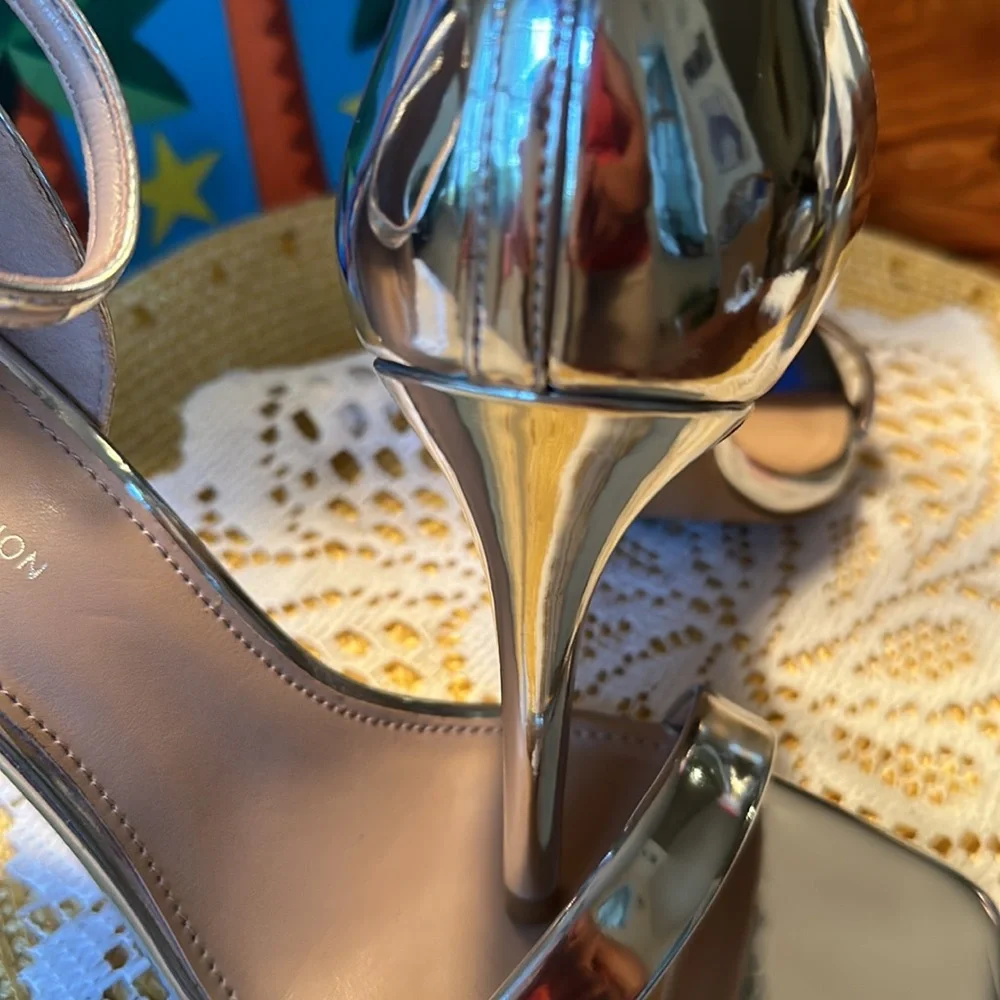 BCBGeneration size 8 dressy Silver Ankle Strap Dress Sandals - Picture 4 of 10